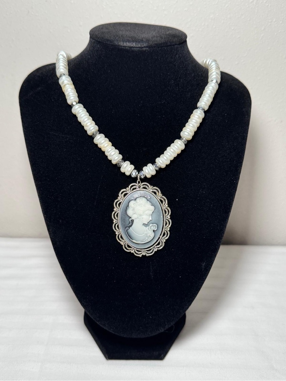Plastic Pearl Cameo Pendant Necklace in White